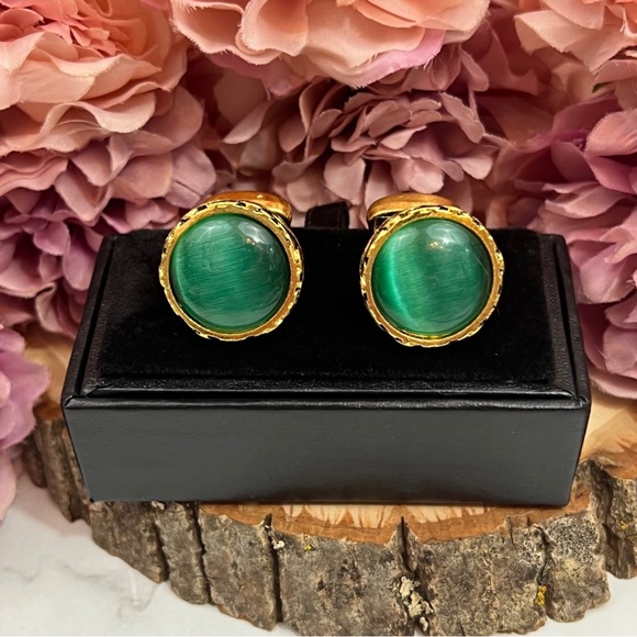 Elegant Round Emerald Green Chrysoprase Gold Cufflinks - Picture 1 of 16